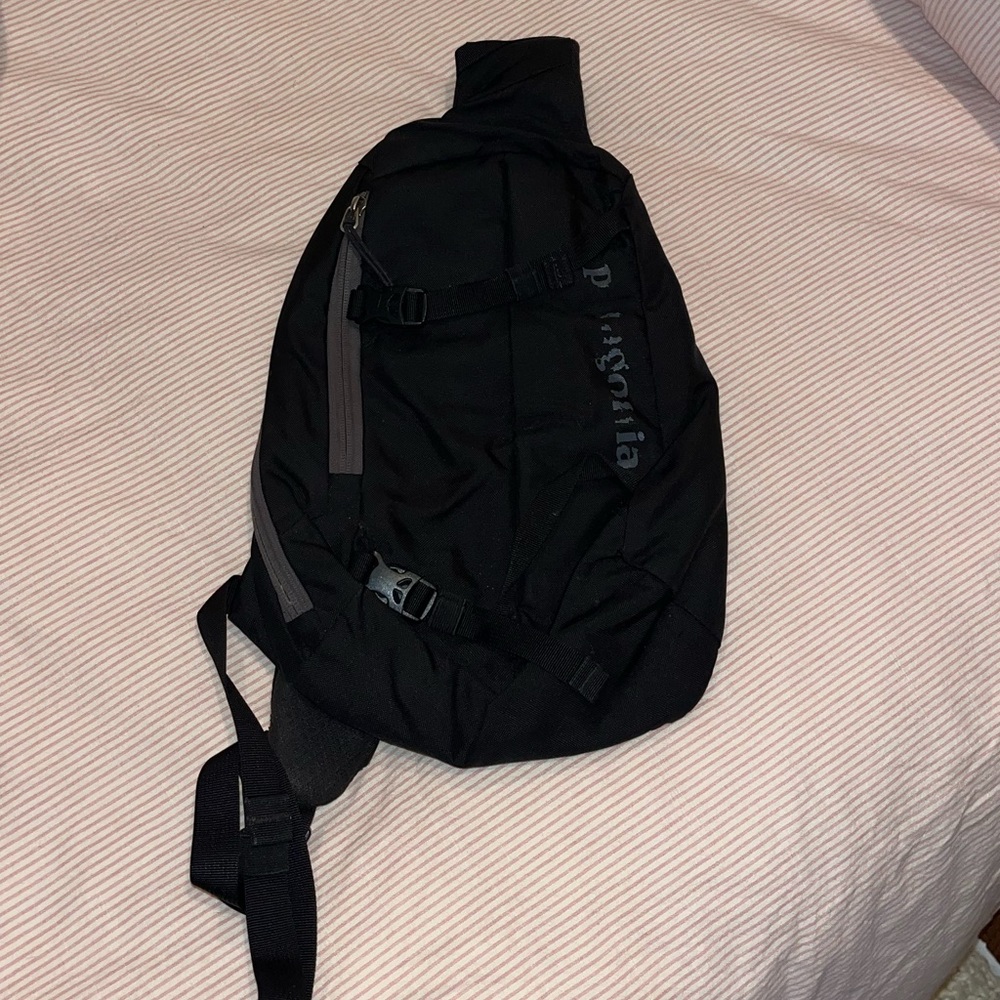 Patagonia 8L Atom Sling bag